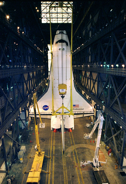 STS-88 Mating in VAB