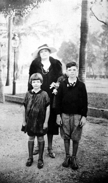Kelly family mother with her children during trip in Cuba