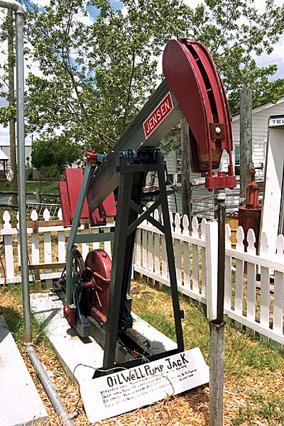 Oil well pump jack