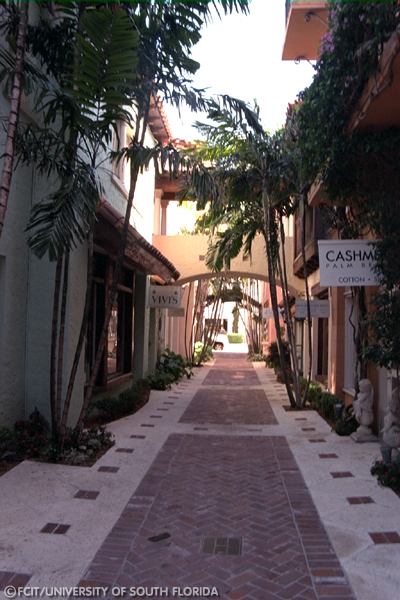 Walkway at Via Parigi